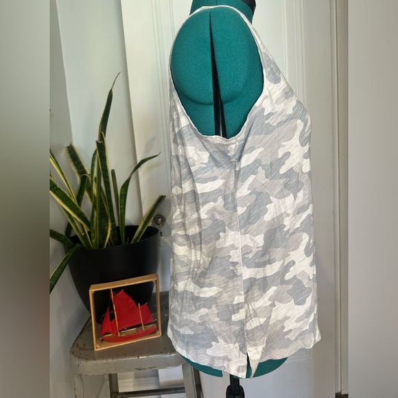Old navy large camo tank top Everywear - Picture 6 of 9